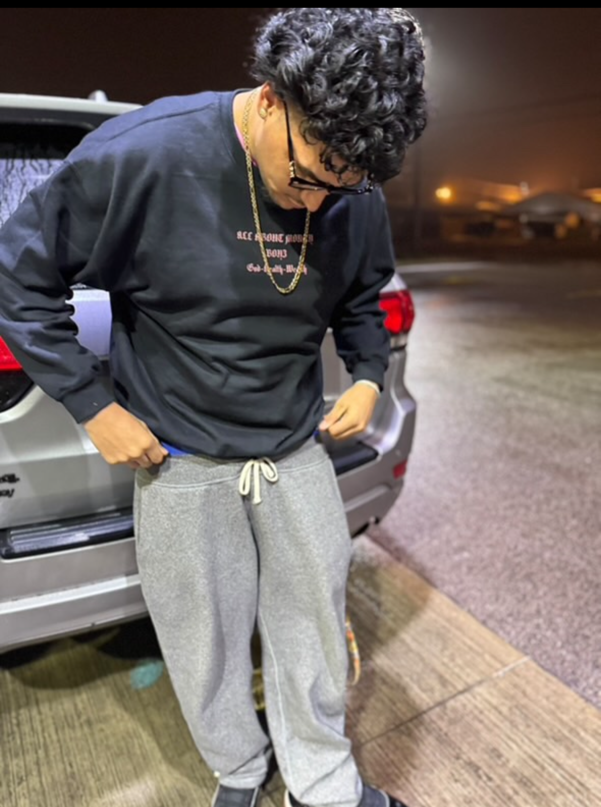 BLACK CREWNECK